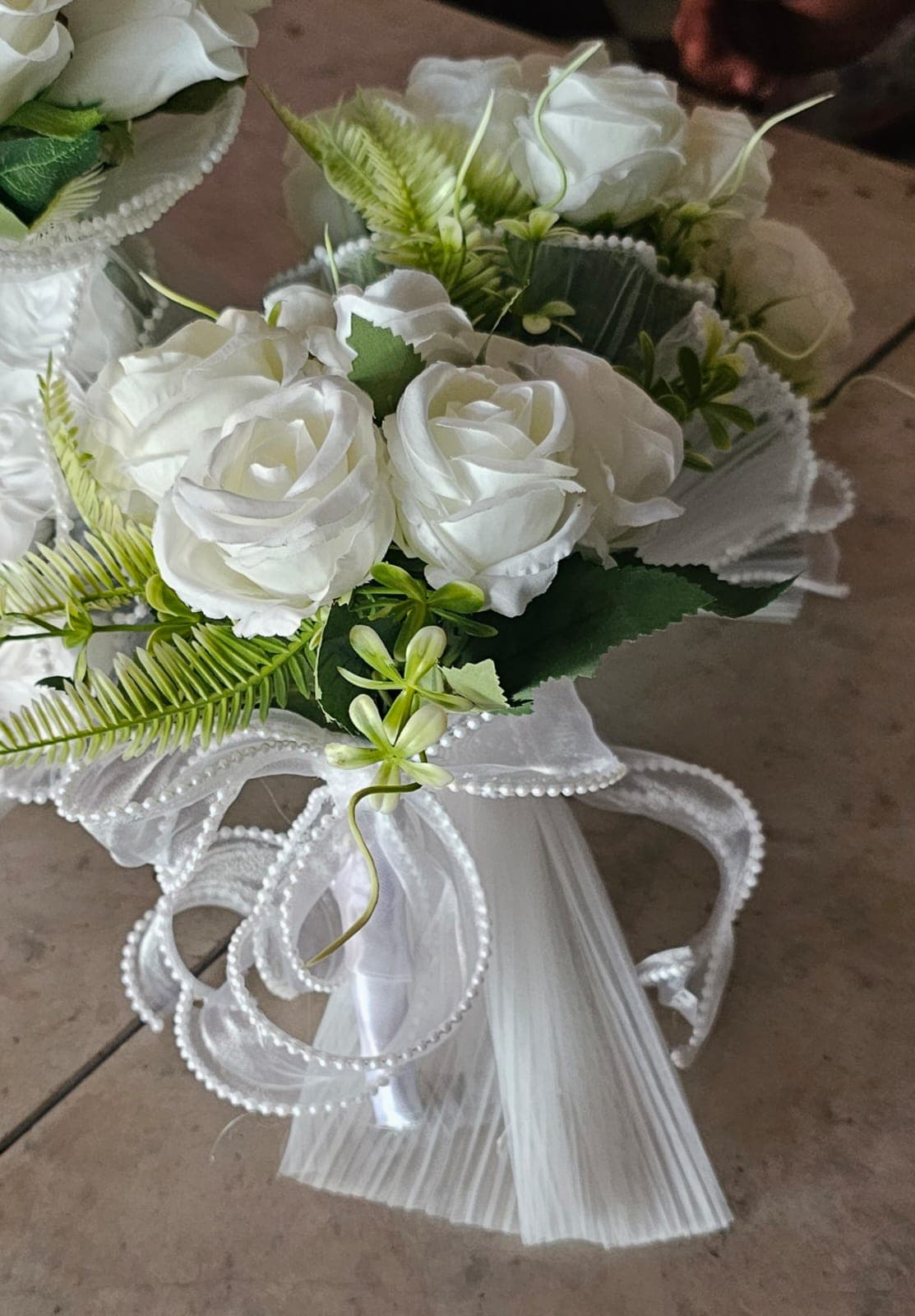Jeter blanc pour arroussa — bouquet artificiel Wardaty Flowers