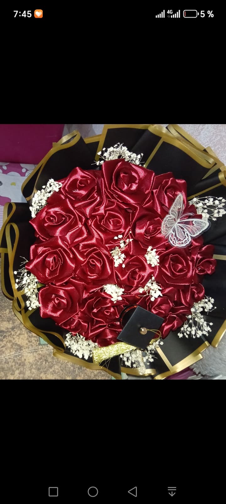 Bouquet satin rouge 🔴 — bouquet stain Wardaty Flowers Tunis