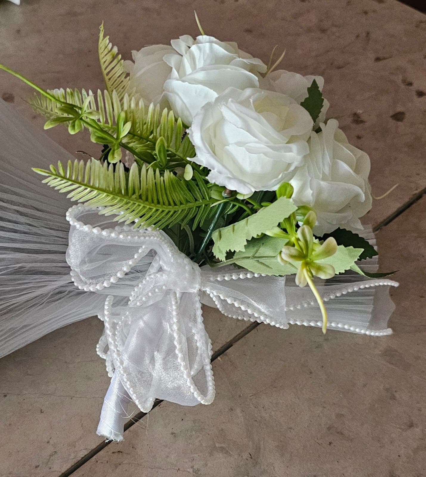 Jeter blanc pour arroussa — bouquet artificiel Wardaty Flowers Tunis